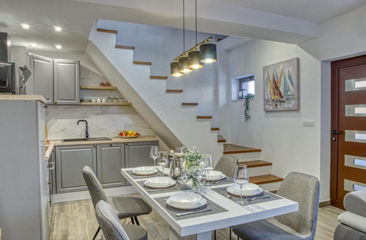 Su Casa - At Kastela Oldtown Apartment Luaran gambar
